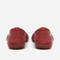 Paire de Vi-B ECO rouge, esthétique inspirée de la danse